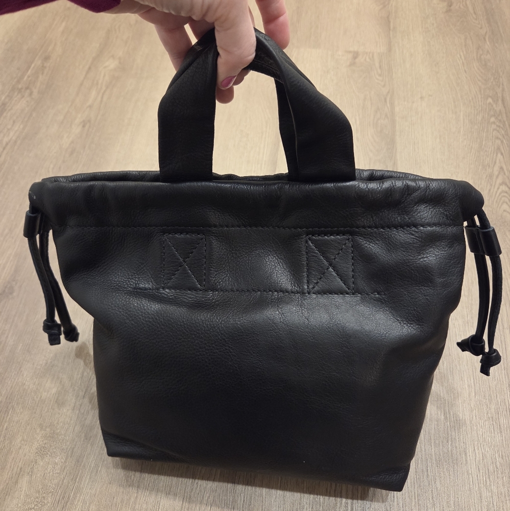 Black Piazza Crossbody Bag